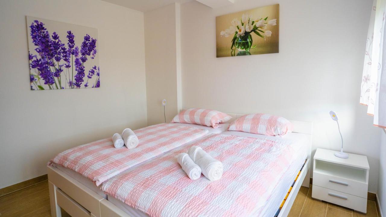Apartma Tri Oljke Доброво Экстерьер фото